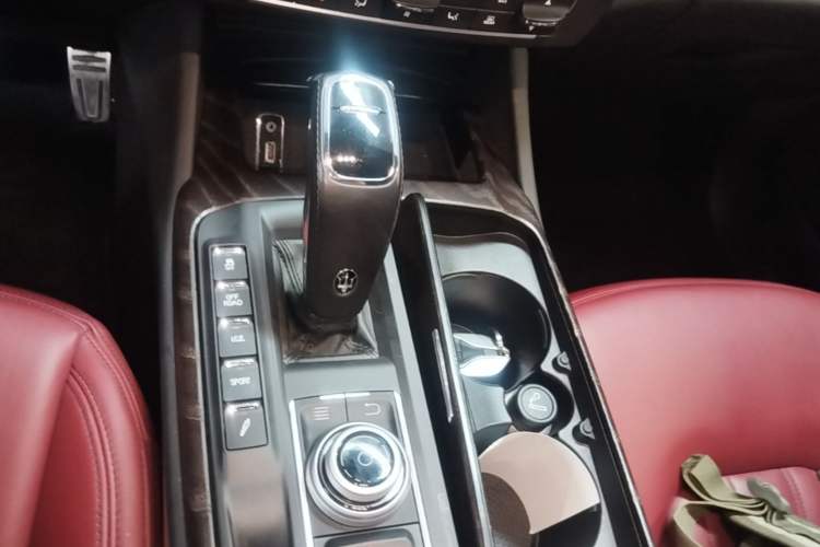 Used Maserati Levante 2019 3.0T Standard Version China VI Gear Lever