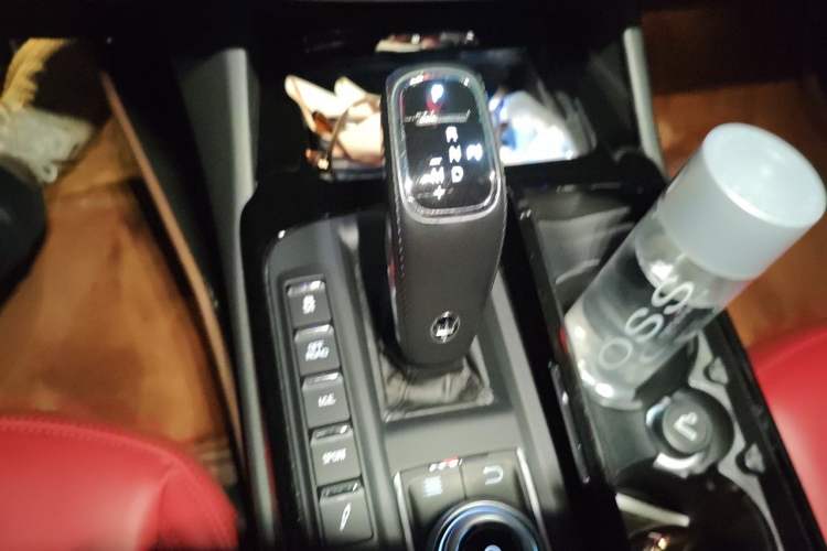 Used Maserati Levante 2019 3.0T Standard Version China VI Gear Lever