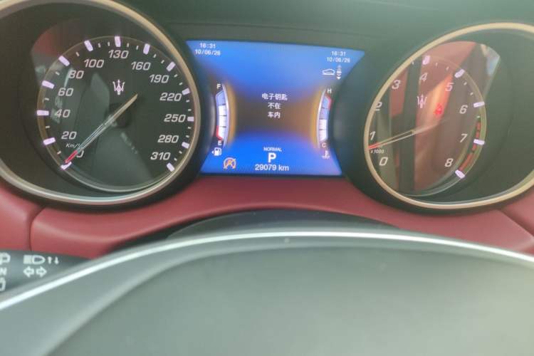 Used Maserati Levante 2019 3.0T Standard Version China V Emission Standard Odometer Close Up