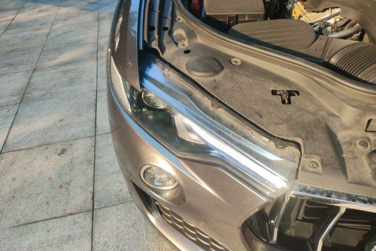 Used Maserati Levante 2019 3.0T Standard Version China V Emission Standard Right Front Headlight