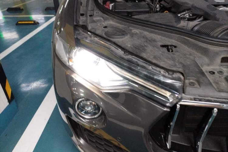 Used Maserati Levante 2019 3.0T Standard Version China VI Right Front Headlight