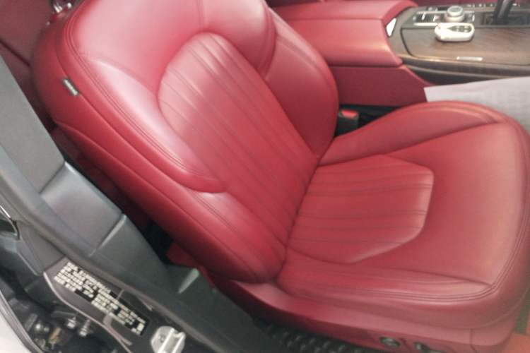 Used Maserati Levante 2019 3.0T Standard Version China VI Right Front Seat