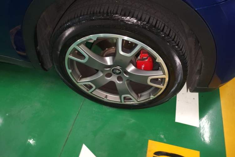 Used Maserati Levante 2019 3.0T Standard Version China VI Right Front Wheel Hub