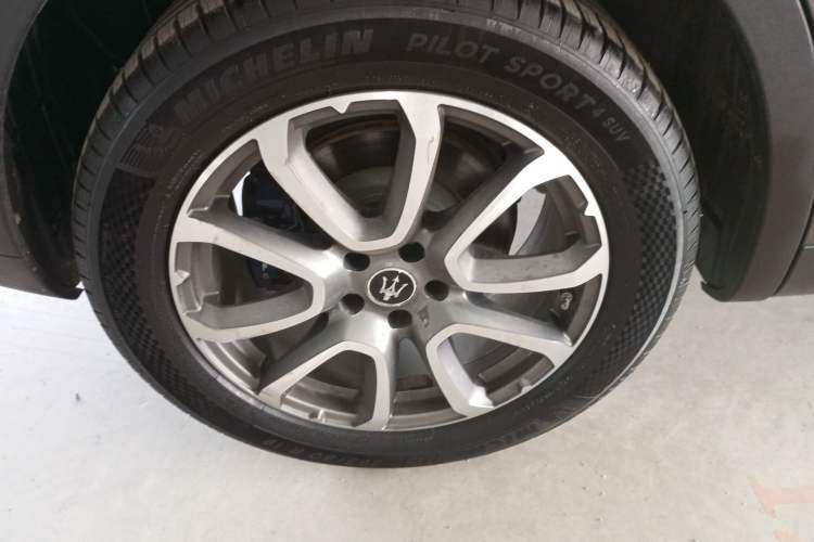 Used Maserati Levante 2019 3.0T Standard Version China VI Right Rear Wheel Hub
