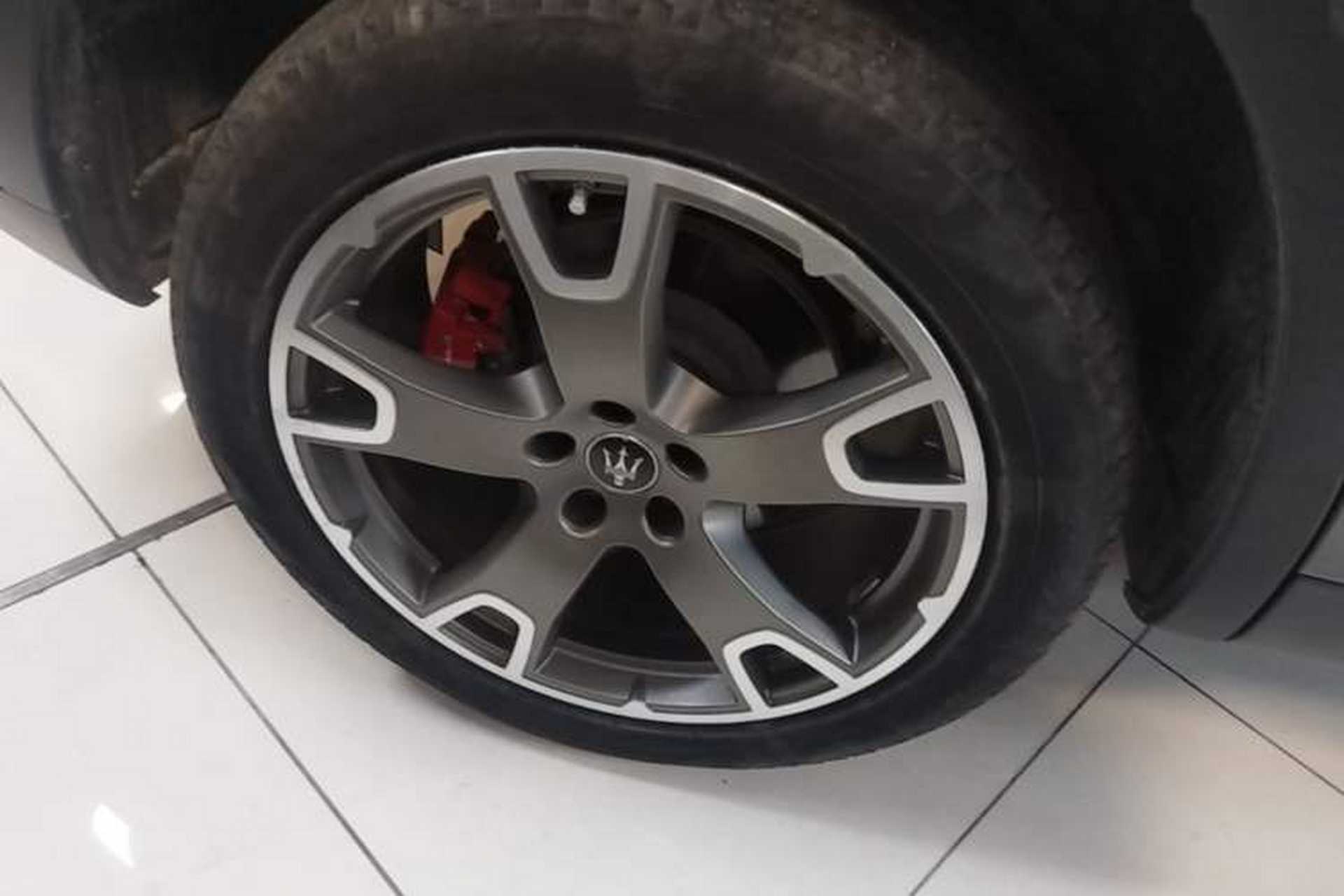 Used Maserati Levante 2019 3.0T Standard Version China VI Right Rear Wheel Hub