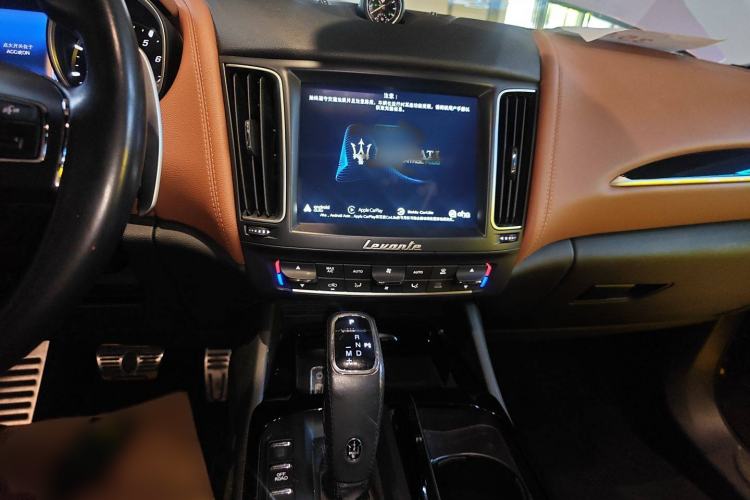 Used Maserati Levante 2019 3.0T Standard Version China VI Audio And AC Panel
