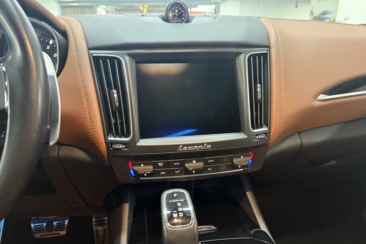 Used Maserati Levante 2019 3.0T Standard Version China VI Interior 6