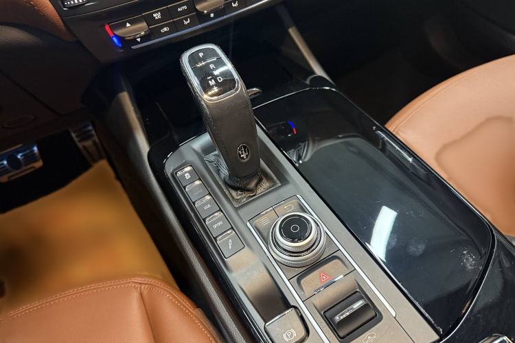 Used Maserati Levante 2019 3.0T Standard Version China VI Interior 7