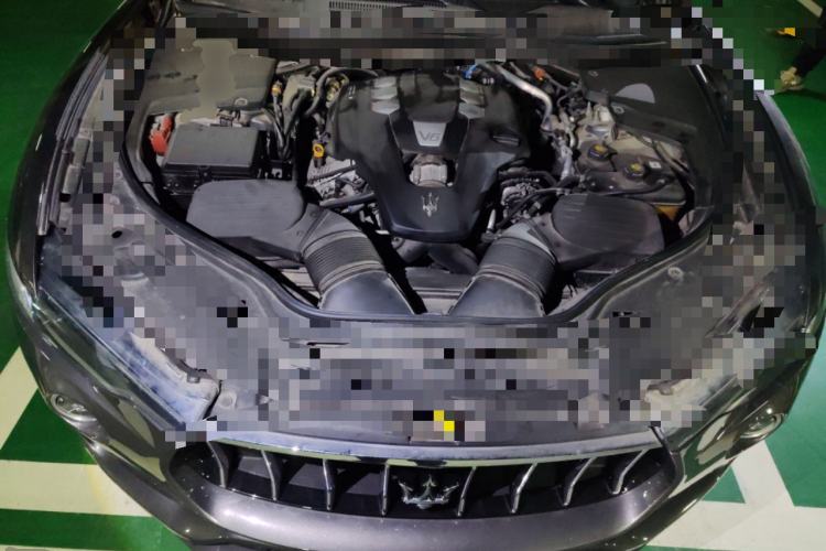 Used Maserati Levante 2019 3.0T Standard Version China VI Engine Bay