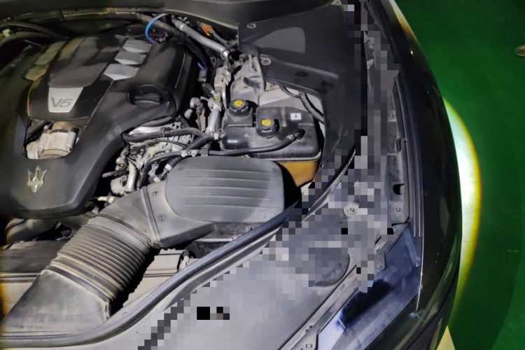 Used Maserati Levante 2019 3.0T Standard Version China VI Engine Bay Left