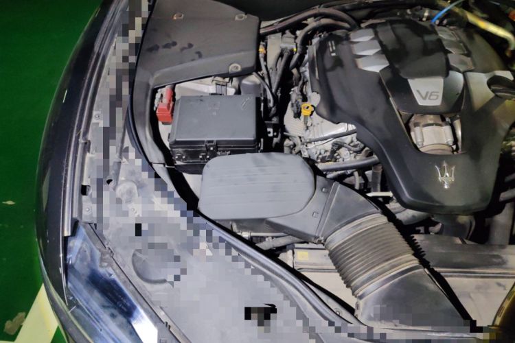 Used Maserati Levante 2019 3.0T Standard Version China VI Engine Bay Right