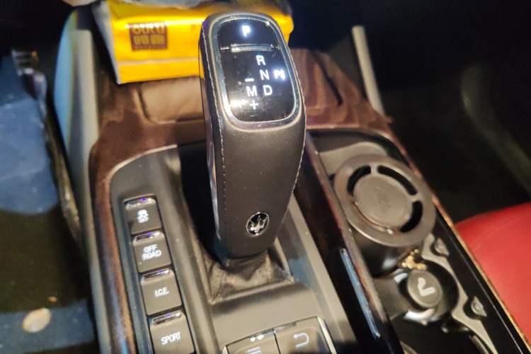 Used Maserati Levante 2019 3.0T Standard Version China VI Gear Lever