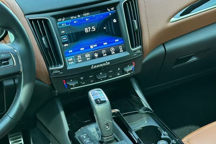 Used Maserati Levante 2019 3.0T Standard Version China VI Audio And AC Panel