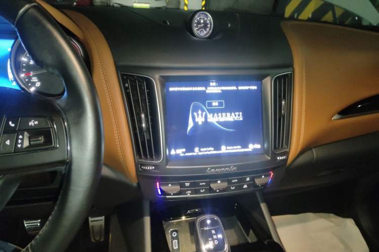 Used Maserati Levante 2019 3.0T Standard Version China VI Audio And AC Panel