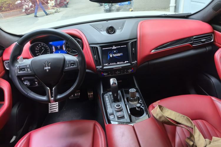 Used Maserati Levante 2019 3.0T Standard Version China V Emission Standard Center Console