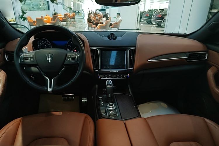Used Maserati Levante 2019 3.0T Standard Version China V Emission Standard Center Console