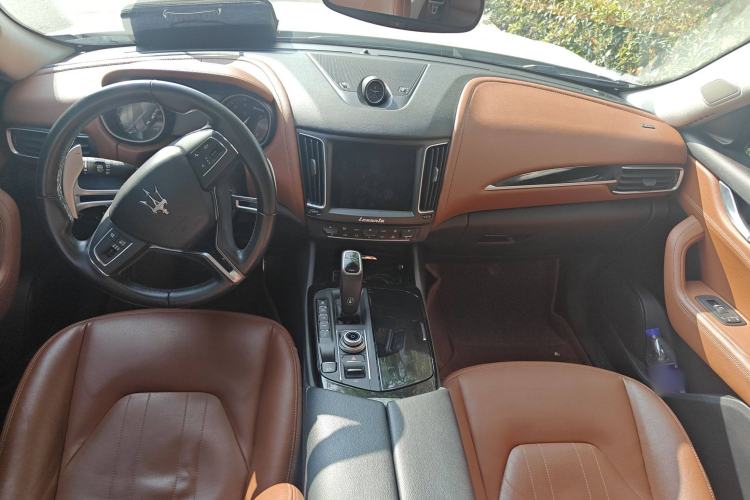 Used Maserati Levante 2019 3.0T Standard Version China V Emission Standard Center Console