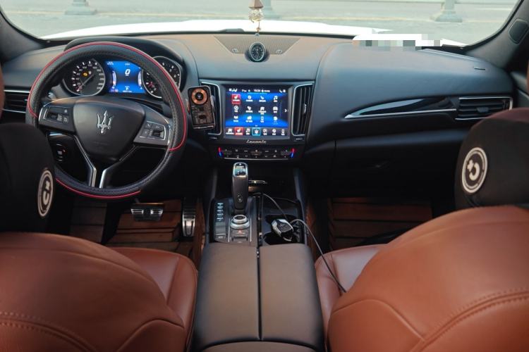Used Maserati Levante 2019 3.0T Standard Version China V Emission Standard Center Console