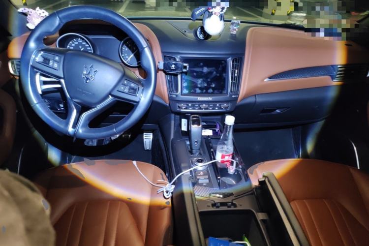 Used Maserati Levante 2019 3.0T Standard Version China VI Center Console