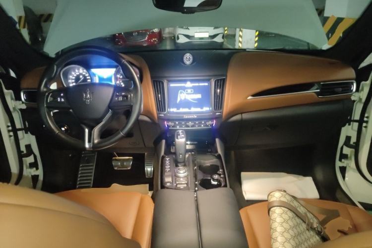 Used Maserati Levante 2019 3.0T Standard Version China VI Center Console