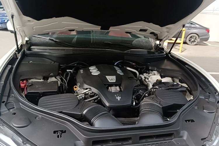 Used Maserati Levante 2019 3.0T Standard Version China V Emission Standard Engine Bay