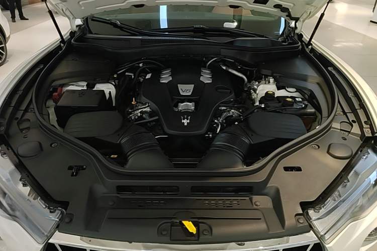 Used Maserati Levante 2019 3.0T Standard Version China V Emission Standard Engine Bay