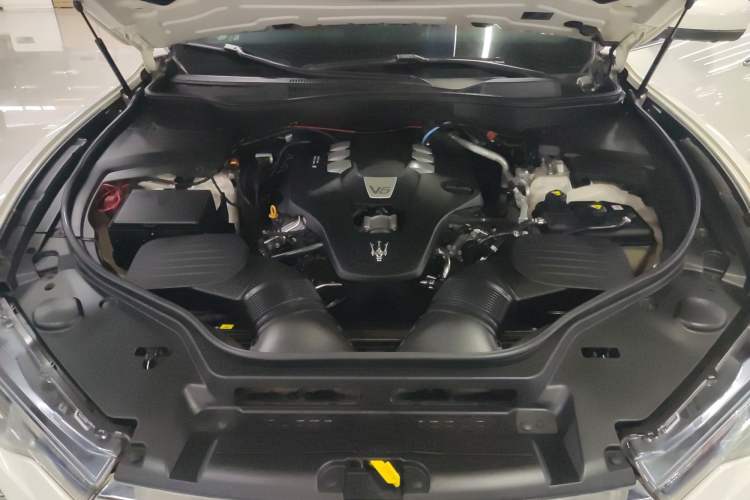 Used Maserati Levante 2019 3.0T Standard Version China VI Engine Bay