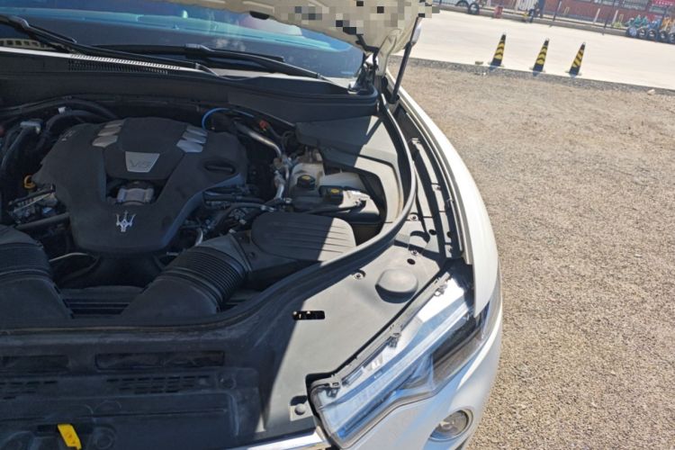 Used Maserati Levante 2019 3.0T Standard Version China VI Engine Bay Left