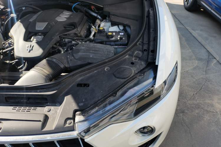 Used Maserati Levante 2019 3.0T Standard Version China VI Engine Bay Left