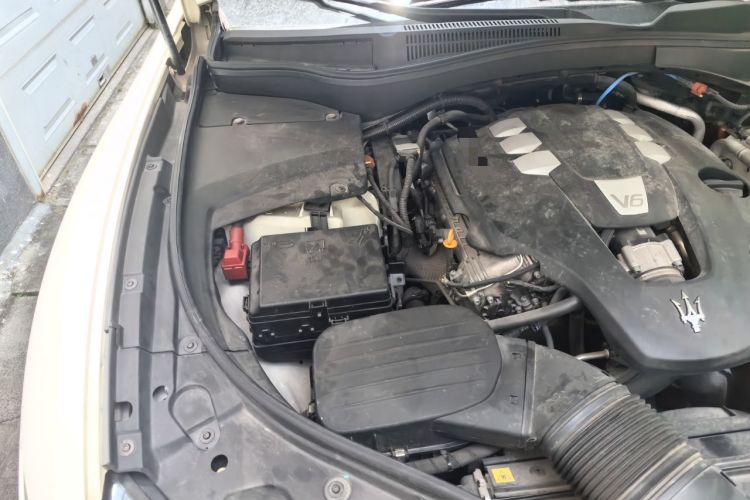 Used Maserati Levante 2019 3.0T Standard Version China V Emission Standard Engine Bay Right