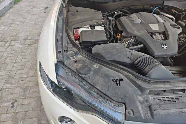 Used Maserati Levante 2019 3.0T Standard Version China VI Engine Bay Right