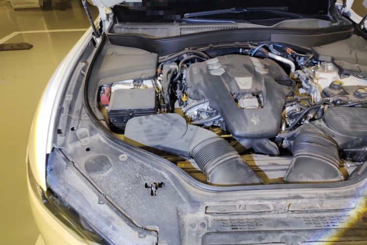 Used Maserati Levante 2019 3.0T Standard Version China VI Engine Bay Right