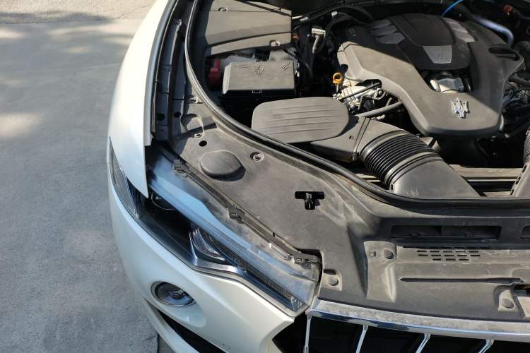 Used Maserati Levante 2019 3.0T Standard Version China VI Engine Bay Right