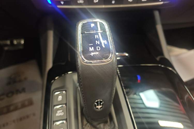 Used Maserati Levante 2019 3.0T Standard Version China VI Gear Lever