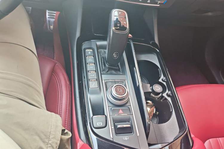 Used Maserati Levante 2019 3.0T Standard Version China VI Gear Lever