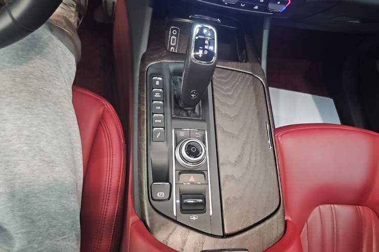Used Maserati Levante 2019 3.0T Luxury Edition China VI Standard Gear Lever
