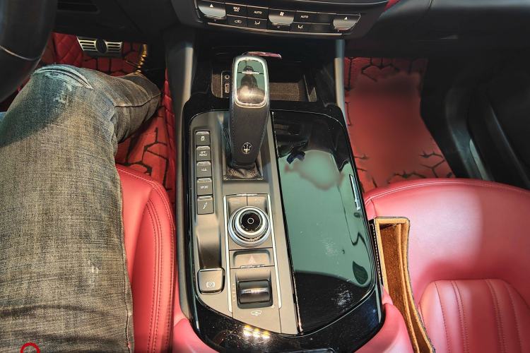 Used Maserati Levante 2019 3.0T Standard Version China VI Gear Lever
