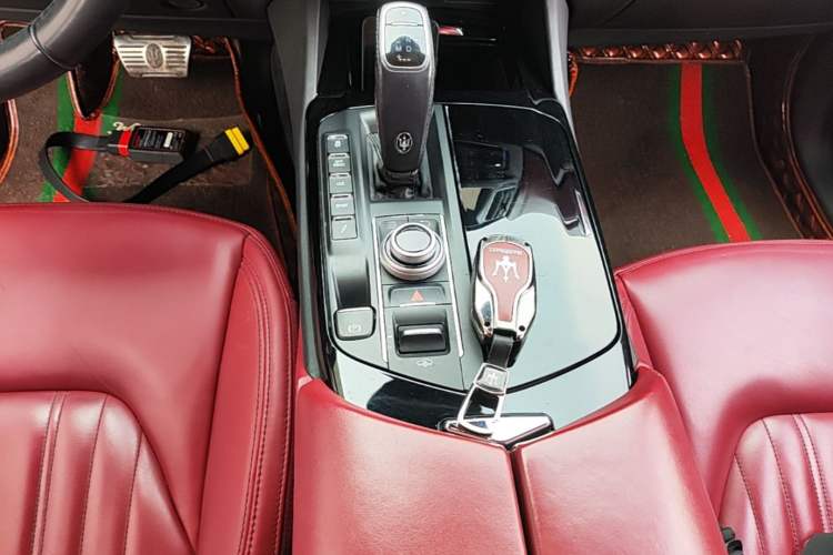 Used Maserati Levante 2019 3.0T Standard Version China VI Gear Lever