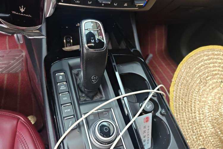 Used Maserati Levante 2019 3.0T Standard Version China VI Gear Lever