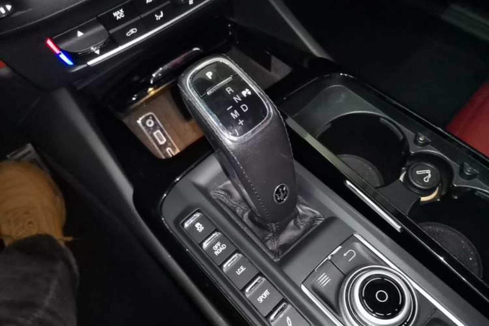 Used Maserati Levante 2019 3.0T Standard Version China V Emission Standard Gear Lever