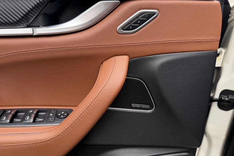 Used Maserati Levante 2019 3.0T Standard Version China VI Interior 5