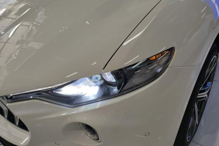 Used Maserati Levante 2019 3.0T Standard Version China VI Left Front Headlight