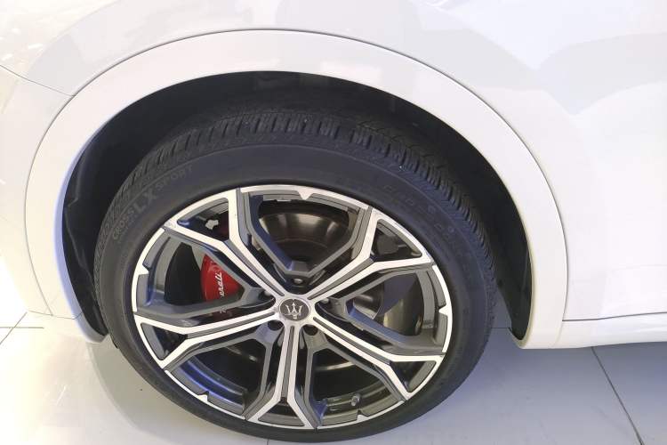 Used Maserati Levante 2019 3.0T Standard Version China VI Left Front Wheel Hub