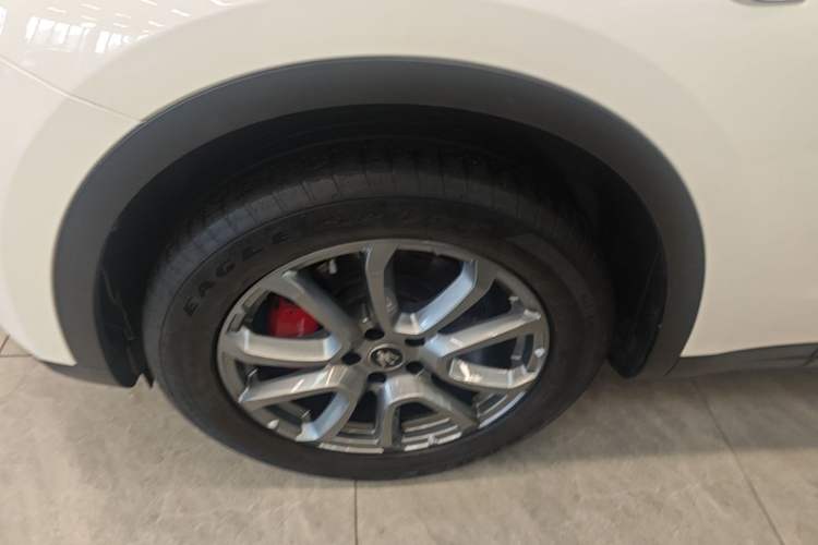 Used Maserati Levante 2019 3.0T Standard Version China VI Left Front Wheel Hub
