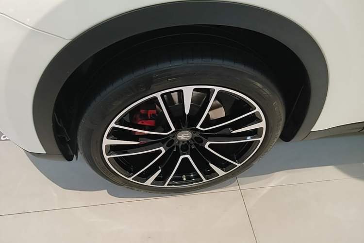Used Maserati Levante 2019 3.0T Standard Version China V Emission Standard Left Front Wheel Hub
