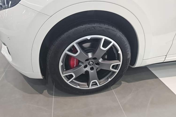 Used Maserati Levante 2019 3.0T Luxury Edition China VI Standard Left Front Wheel Hub