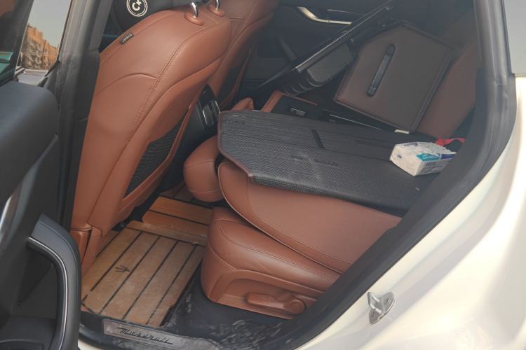 Used Maserati Levante 2019 3.0T Standard Version China V Emission Standard Left Rear Seat