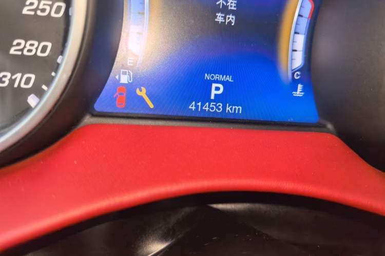 Used Maserati Levante 2019 3.0T Standard Version China V Emission Standard Odometer Close Up