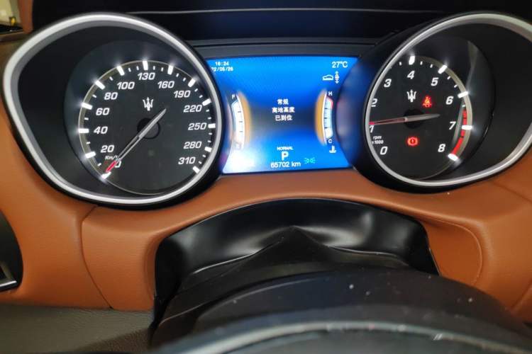 Used Maserati Levante 2019 3.0T Standard Version China VI Odometer Close Up