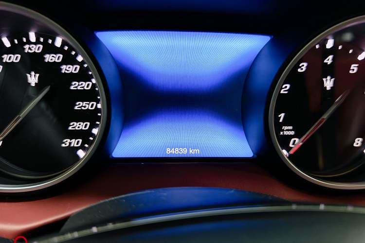 Used Maserati Levante 2019 3.0T Standard Version China VI Odometer Close Up